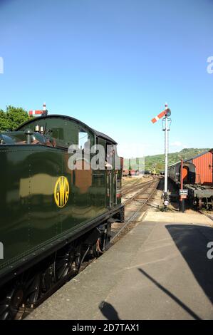 '5542' à la gare de Winchcombe avec un train pour Toddington. Banque D'Images