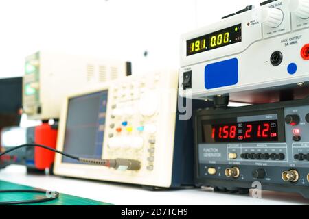 Instruments de mesure dans le laboratoire de physique du développement de la nanotechnologie Banque D'Images