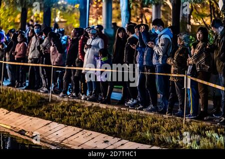 Changchun, Changchun, Chine. 25 octobre 2020. JilinÃ¯ÂμÅ'CHINA-UN groupe de 1,000 véhicules aériens sans pilote (UAV) se produire au Changchun Friendship Park à Changchun, province de Jilin, le 15 octobre 2020. Il s'agit de l'une des plus longues représentations uav continues à grande échelle en Chine. Du satellite Jilin no 1 au développement de quatre parties à Changchun, de l'exposition de la voiture drapeau rouge FAW à la promotion de l'uav Industry Expo, des milliers de drones ont illuminé le ciel nocturne à Changchun, apportant un merveilleux et choquant festin technologique et visuel pour les citoyens changchun. (Credit image: © SIPA Asia via ZUMA W Banque D'Images