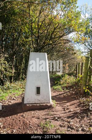 Autour du Royaume-Uni - Trig point sur Abberley Hill, Worcestershire, Royaume-Uni Banque D'Images