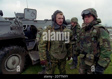Patrouille conjointe de l'armée russe et américaine conduite pour montrer la présence militaire dans la zone contestée Oh la Bosnie norhteartern , mars 1998. (Photo/Amel Emric) Banque D'Images