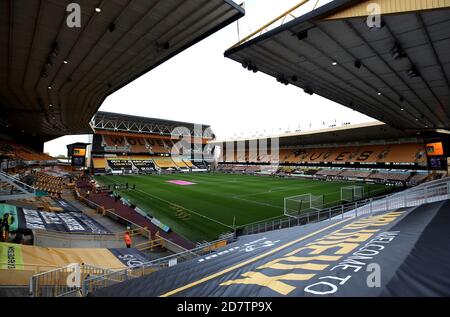 Vue générale de l'intérieur du sol avant le match de la Premier League à Molineux, Wolverhampton. Banque D'Images