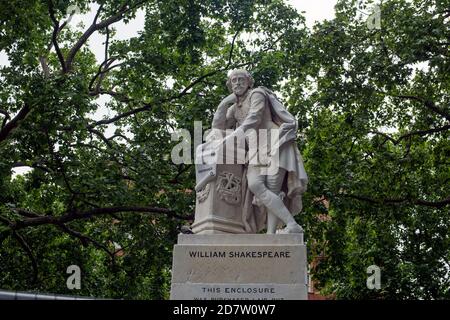 Statue de William Shakespeare, Leicester Square, West End, Londres WC2H 7DE, Royaume-Uni Banque D'Images