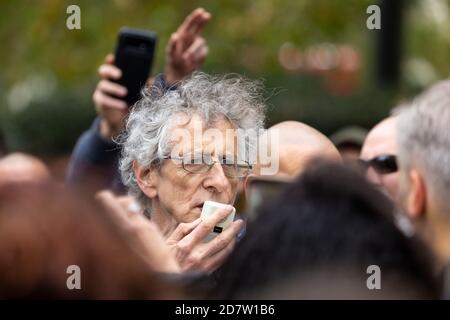 Piers Corbyn prononce un discours à Speakers Corner à Hyde Park lors d'un rassemblement anti-verrouillage à Londres, le 24 octobre 2020 Banque D'Images