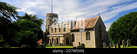 Vue d'été sur l'église St Marys, village de Swaffham, Cambridgeshire ; Angleterre, Royaume-Uni Banque D'Images