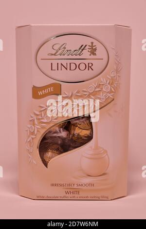 Lindt Lindor truffes blanches Banque D'Images