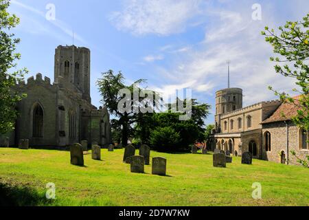 Vue d'été sur l'église St Marys, village de Swaffham, Cambridgeshire ; Angleterre, Royaume-Uni Banque D'Images