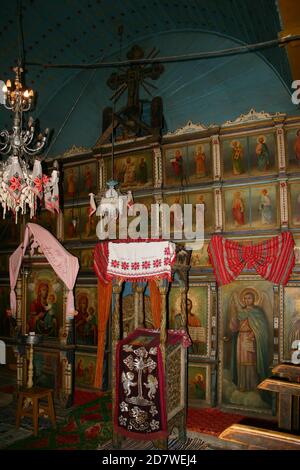 Valea Sarii, Comté de Vrancea, Roumanie. Intérieur de l'église chrétienne orthodoxe du XVIIIe siècle (monument historique). Banque D'Images