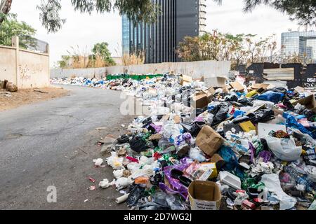 Octobre 2020 - accumulation de déchets dans les rues de Beyrouth, crise des ordures au Liban Banque D'Images
