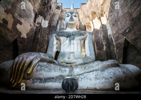 Statue de Bouddha à Phra Achana, Wat si CHUM, Sukhothai, Thaïlande Banque D'Images