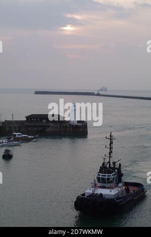 TUG, DHB Dauntless, IMO 9190456, Dover Harbour, Kent, Angleterre, Royaume-Uni Banque D'Images