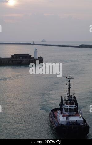 TUG, DHB Dauntless, IMO 9190456, Dover Harbour, Kent, Angleterre, Royaume-Uni Banque D'Images