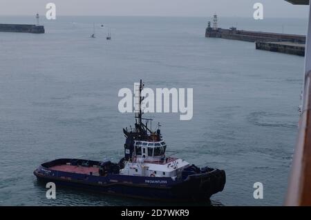 TUG, DHB Dauntless, IMO 9190456, Dover Harbour, Kent, Angleterre, Royaume-Uni Banque D'Images