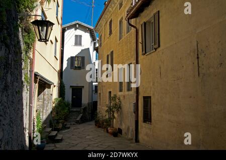 Lugano, Tessin, Suisse - 17 octobre 2020 : magnifique allée pittoresque à Gandria. Est un célèbre village touristique près de Lugano en Suisse Banque D'Images