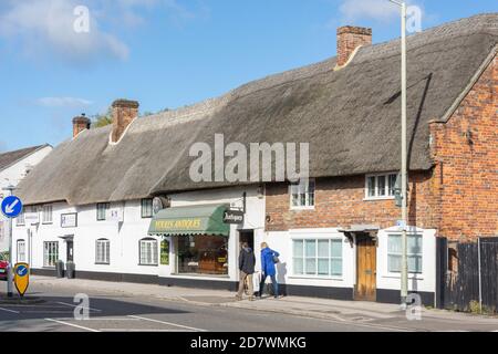 Youll's antiques, Charnham Street, Hungerford, Berkshire, Angleterre, Royaume-Uni Banque D'Images