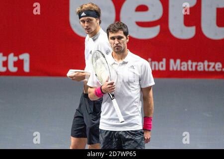 Alexander ZVEREV (gauche, GER) et Mischa ZVEREV (GER) discutent, parlent, parlent, parlent, parler, tennis, bett1HULKS Championship 2020, ATP 250 Tournoi le 22 octobre 2020 à Koeln/Allemagne. Â | utilisation dans le monde entier Banque D'Images