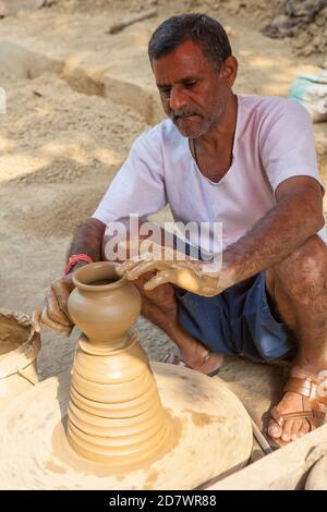 Potter dans la vieille ville de New Delhi, Inde Banque D'Images