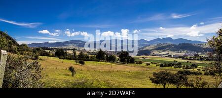 Vue panoramique sur les belles montagnes de la commune de La Calera est située dans la chaîne de l'est de la Colombie Andes Banque D'Images