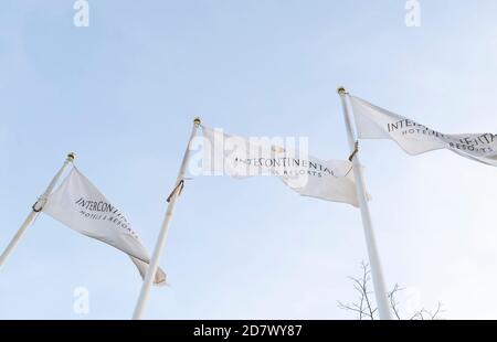 Londres Royaume-Uni - Mars 22 2020: The InterContinental Hotel flags in O2 North Greewhich, Royaume-Uni Banque D'Images