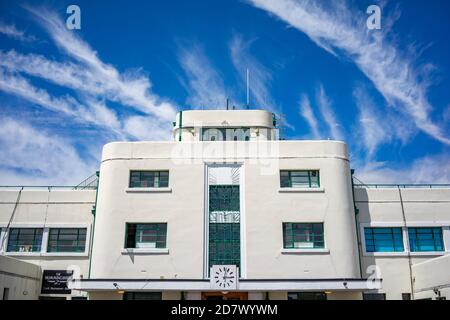 L'aéroport de Brighton City (EGKA), également connu sous le nom de Shoreham Airport, est situé dans le West Sussex, en Angleterre. Premier aéroport d'Angleterre. Banque D'Images