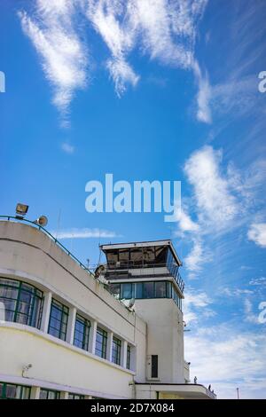 L'aéroport de Brighton City (EGKA), également connu sous le nom de Shoreham Airport, est situé dans le West Sussex, en Angleterre. Premier aéroport d'Angleterre. Banque D'Images