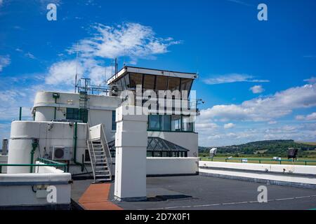 L'aéroport de Brighton City (EGKA), également connu sous le nom de Shoreham Airport, est situé dans le West Sussex, en Angleterre. Premier aéroport d'Angleterre. Banque D'Images