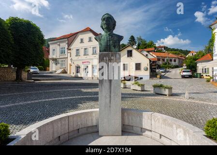 Un buste de poète croate et écrivain de l'hymne national de Croatie Antun Mihanovic dans la ville de Klanjec, Zagorje, Croatie Banque D'Images