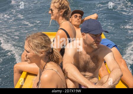 Personnes profitant d'un séjour d'été dans un voyage en bateau aux Philippines, Palawan, El nido, 2019 Banque D'Images