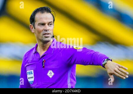 ARNHEM, PAYS-BAS - OCTOBRE 25 : arbitre Bas Nijhuis lors du match hollandais entre vitesse et PSV au stade Gelredome le 25 octobre 2020 à Arnhem, pays-Bas (photo de Jeroen Meuwsen/Orange Pictures) Banque D'Images