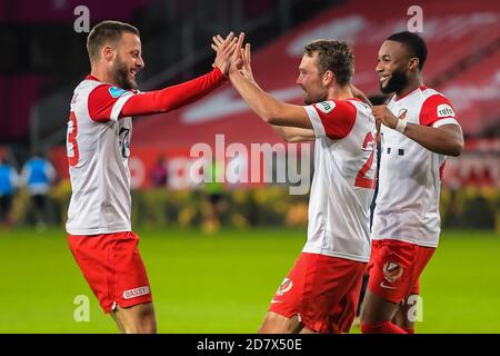 UTRECHT, PAYS-BAS - OCTOBRE 24: Bart Ramselaar du FC Utrecht, Sander van de Streek du FC Utrecht, Moussa Sylla du FC Utrecht lors du match néerlandais Eredivisie entre le FC Utrecht et le FC Twente au stade Galgenwaard le 24 octobre 2020 à Zwolle, pays-Bas (photo de Gerrit van Keulen/Orange Pictures) Banque D'Images