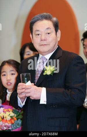 Séoul, CORÉE DU SUD. 9 janvier 2007. 25 oct 2020-Séoul, Corée du Sud-dans cette photo est une photo de fichier. Lee Kun-Hee de l'ancien Président du Groupe Samsung. Ses photos d'années de vie. Lee Kun-Hee, qui avait transformé Samsung Group en l'un des plus grands géants technologiques mondiaux d'une petite entreprise commerciale, est décédé dimanche dans un hôpital de Séoul à l'âge de 78 ans, laissant à ses enfants un épineux problème de succession. Le président de la vedette Samsung Electronics avait été alité depuis mai 2014 à la suite d'une crise cardiaque. Credit: Ryu Seung-il/ZUMA Wire/Alay Live News Banque D'Images