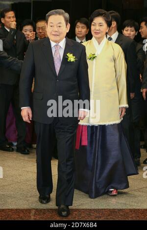 Séoul, CORÉE DU SUD. 9 janvier 2007. 25 oct 2020-Séoul, Corée du Sud-dans cette photo est une photo de fichier. Lee Kun-Hee de l'ancien Président du Groupe Samsung. Ses photos d'années de vie. Lee Kun-Hee, qui avait transformé Samsung Group en l'un des plus grands géants technologiques mondiaux d'une petite entreprise commerciale, est décédé dimanche dans un hôpital de Séoul à l'âge de 78 ans, laissant à ses enfants un épineux problème de succession. Le président de la vedette Samsung Electronics avait été alité depuis mai 2014 à la suite d'une crise cardiaque. Credit: Ryu Seung-il/ZUMA Wire/Alay Live News Banque D'Images