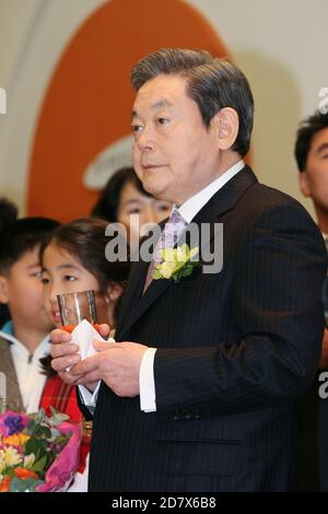 Séoul, CORÉE DU SUD. 9 janvier 2007. 25 oct 2020-Séoul, Corée du Sud-dans cette photo est une photo de fichier. Lee Kun-Hee de l'ancien Président du Groupe Samsung. Ses photos d'années de vie. Lee Kun-Hee, qui avait transformé Samsung Group en l'un des plus grands géants technologiques mondiaux d'une petite entreprise commerciale, est décédé dimanche dans un hôpital de Séoul à l'âge de 78 ans, laissant à ses enfants un épineux problème de succession. Le président de la vedette Samsung Electronics avait été alité depuis mai 2014 à la suite d'une crise cardiaque. Credit: Ryu Seung-il/ZUMA Wire/Alay Live News Banque D'Images