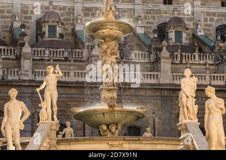 La fontaine prétorienne ou Fontana Pretoria à Palerme, Sicile, Italie Banque D'Images