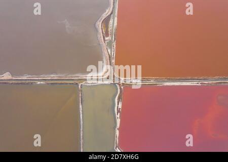 Alxa, Chine. 19 octobre 2020. Le lac salé coloré à Yuncheng, Shanxi, Chine, le 25 octobre 2020.(photo de TPG/cnschotos) crédit: TopPhoto/Alay Live News Banque D'Images