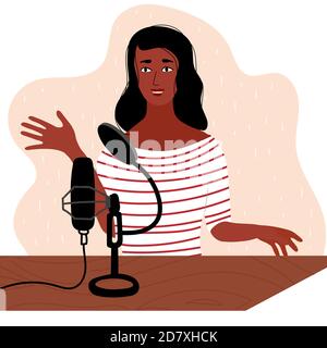 Une femme noire africaine fait un podcast en direct. Baladoteur femelle parlant au microphone pour enregistrer la voix en studio. Illustration vectorielle de style plat Illustration de Vecteur