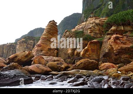 Formations rocheuses côtières à Nanya, zone panoramique nationale de la côte Nord-est, Taipei Taiwan. Banque D'Images