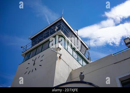 L'aéroport de Brighton City (EGKA), également connu sous le nom de Shoreham Airport, est situé dans le West Sussex, en Angleterre. Premier aéroport d'Angleterre. Banque D'Images