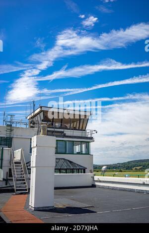 L'aéroport de Brighton City (EGKA), également connu sous le nom de Shoreham Airport, est situé dans le West Sussex, en Angleterre. Premier aéroport d'Angleterre. Banque D'Images