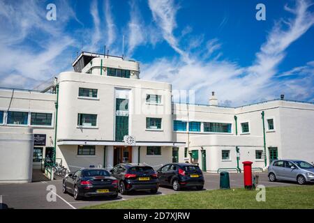 L'aéroport de Brighton City (EGKA), également connu sous le nom de Shoreham Airport, est situé dans le West Sussex, en Angleterre. Premier aéroport d'Angleterre. Banque D'Images