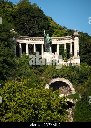 BUDAPEST, HONGRIE - 16 JUILLET 2019 : statue de Saint Gellert sur la colline de Gellert Banque D'Images