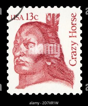 USA - VERS 1982: Un timbre imprimé aux États-Unis d'Amérique montre Crazy Horse, chef de la tribu Oglala Sioux, vers 1982 Banque D'Images