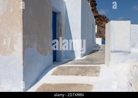 Église orthodoxe Saint Nikolaos à la célèbre Red Beach. Sud-Ouest de Santorini Islande, Grèce. Banque D'Images