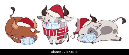 Ensemble de jolies vaches de dessin animé portant un masque médical et un costume de Noël. Illustration vectorielle dessinée à la main. Isolé sur blanc Illustration de Vecteur