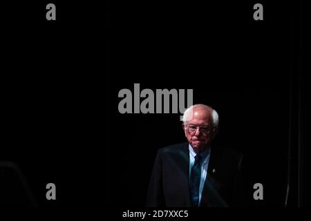 2020 le candidat pour le Président des États-Unis, le sénateur Bernie Sanders, I-V.T., arrive à un événement de campagne à l'Université George Washington, à Washington, D.C., le 12 juin 2019. Sanders a qualifié cet événement d'événement majeur de campagne et a prononcé un long discours sur le socialisme démocratique. Crédit : Alex Edelman/l'accès photo Banque D'Images