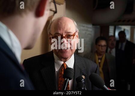 Le représentant Steve Cohen, démocrate du Tennessee, s'entretient avec des journalistes en dehors d'une réunion du caucus démocrate au Capitole des États-Unis à Washington, D.C., le 22 mai 2019. Crédit : Alex Edelman/l'accès photo Banque D'Images