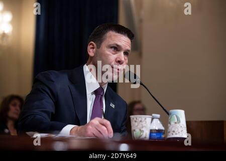 Kevin McAleenan, secrétaire par intérim à la sécurité intérieure, témoigne devant le Comité de la Chambre des représentants sur la sécurité intérieure lors d'une audience de surveillance budgétaire le mercredi 22 mai 2019 à Capitol Hill, à Washington, D.C. McAleenan répond aux questions des démocrates du comité au sujet de la mort de 5 enfants migrants à la frontière sud-américaine. Les Républicains de la commission ont demandé à McAleenan la nécessité d'un mur frontalier et d'un financement accru pour la sécurité frontalière demandé par l'administration Trump. Crédit : Alex Edelman/l'accès photo Banque D'Images