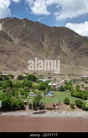 Photos de paysages de montagnes et de vallées de Chitral Khyber Pakhtunkhwa , Pakistan Banque D'Images