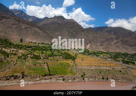 Photos de paysages de montagnes et de vallées de Chitral Khyber Pakhtunkhwa , Pakistan Banque D'Images