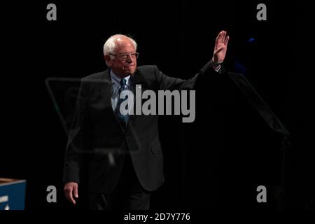 2020 le candidat pour le Président des États-Unis, le sénateur Bernie Sanders, I-V.T., arrive à un événement de campagne à l'Université George Washington, à Washington, D.C., le 12 juin 2019. Sanders a qualifié cet événement d'événement majeur de campagne et a prononcé un long discours sur le socialisme démocratique. Crédit : Alex Edelman/l'accès photo Banque D'Images